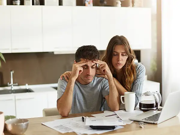 Zadłużone mieszkania na sprzedaż w Warszawie – kiedy warto skorzystać ze skupu? | K&N Kancelaria