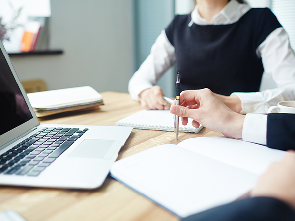 Zadłużone mieszkanie w Warszawie – czy można je legalnie sprzedać?